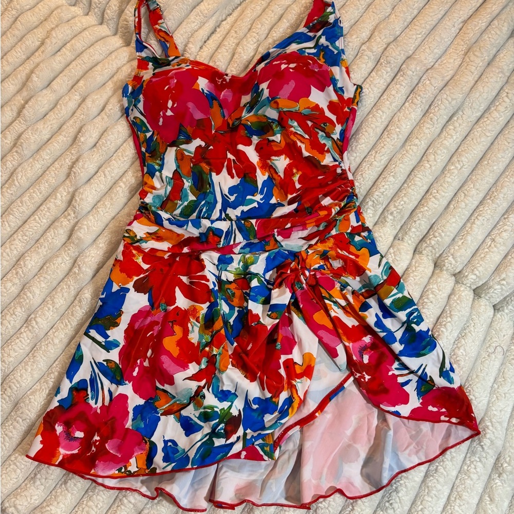 Aidonger White and Red Dress - Picture 8 of 10
